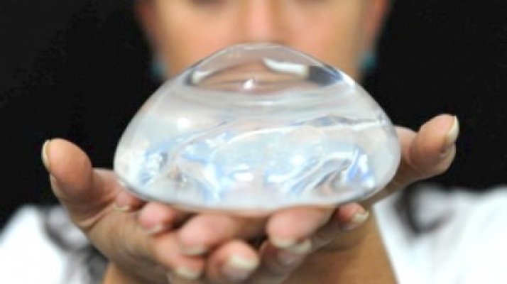 Femeile din Franţa au renunţat la implanturile mamare